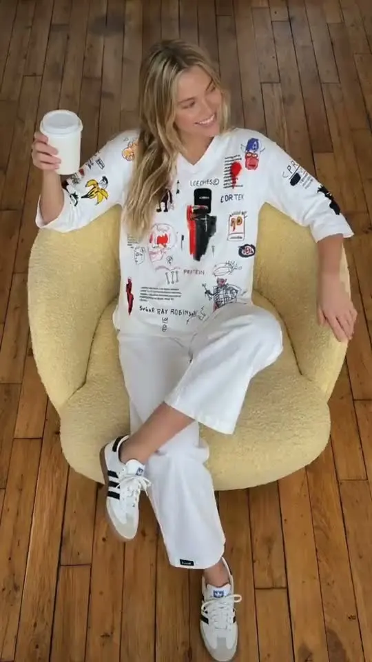 Womenswear, indoors